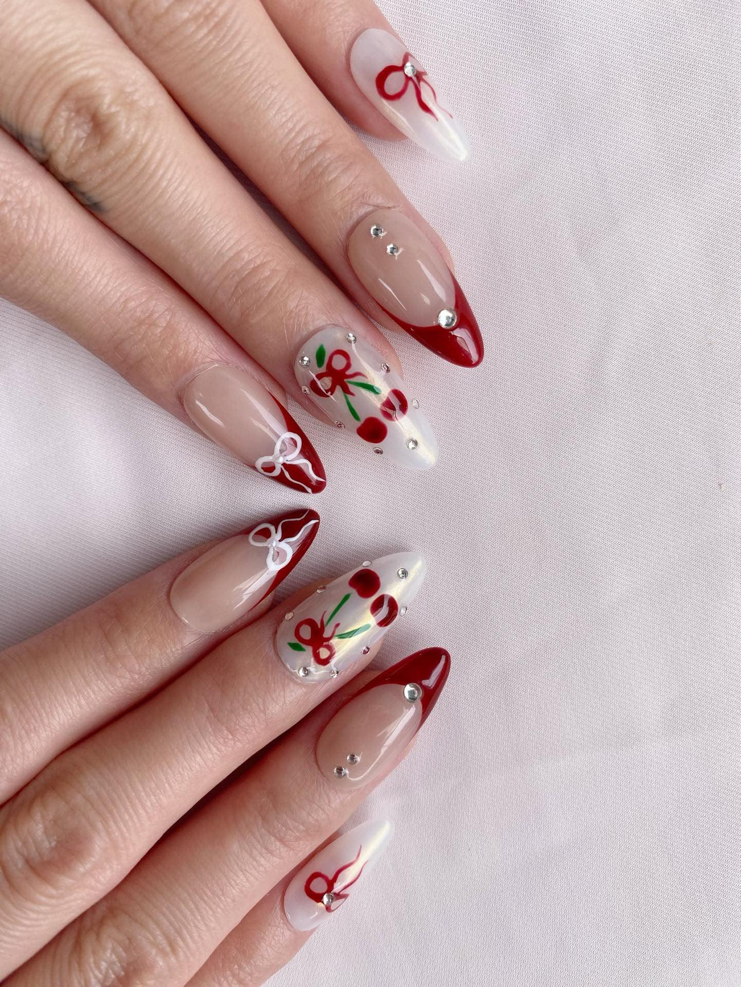 Cherry Love - GO2NAIL MEDIUM ALMOND PressOnNails