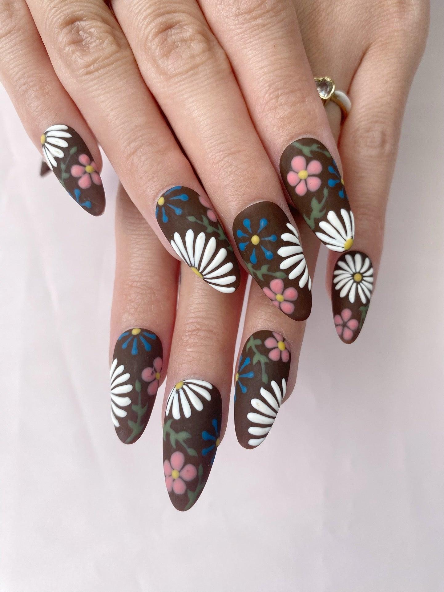 Daisy Fields - GO2NAIL MEDIUM ALMOND PressOnNails