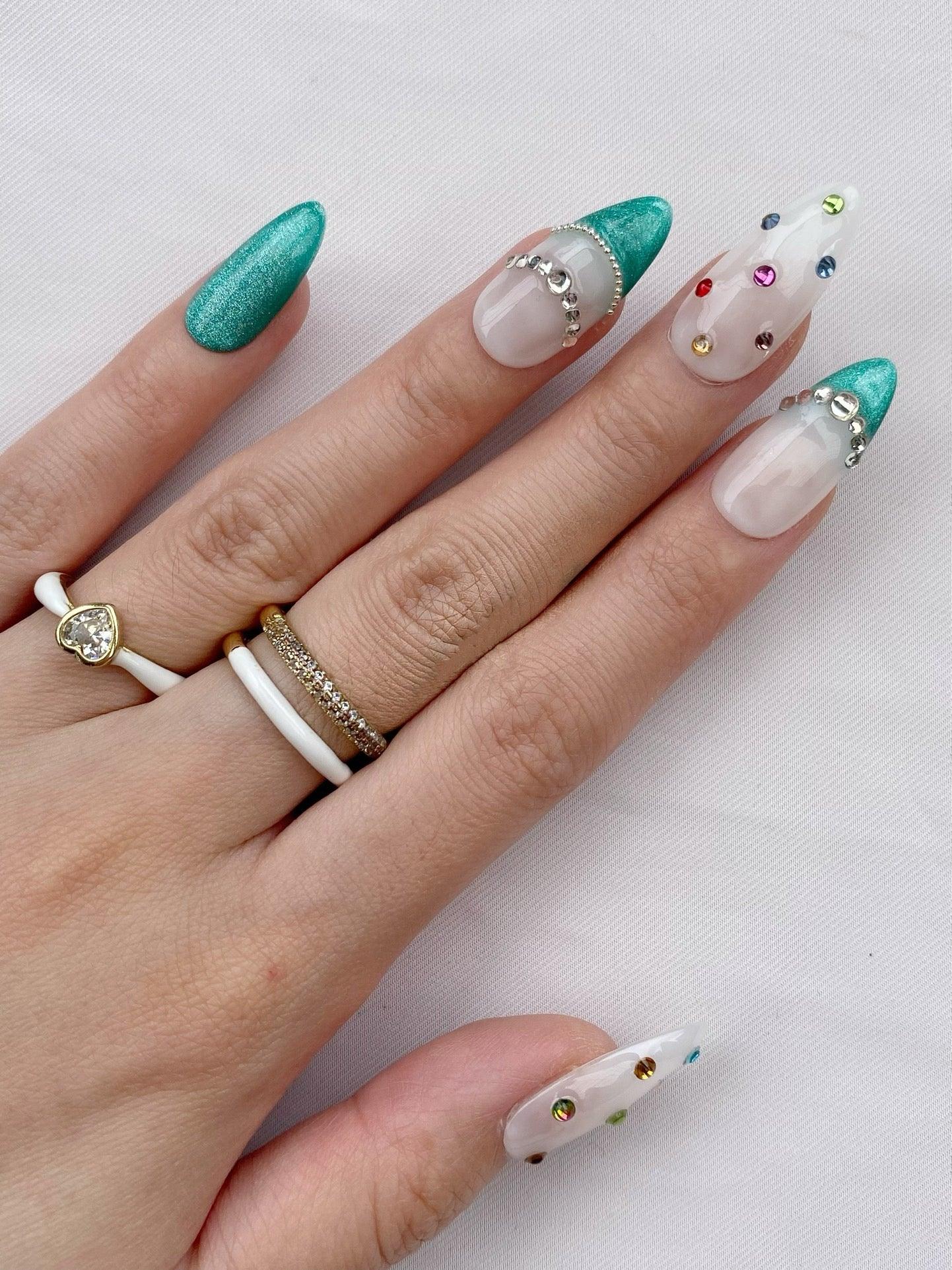Emerald Charm - GO2NAIL MEDIUM ALMOND PressOnNails