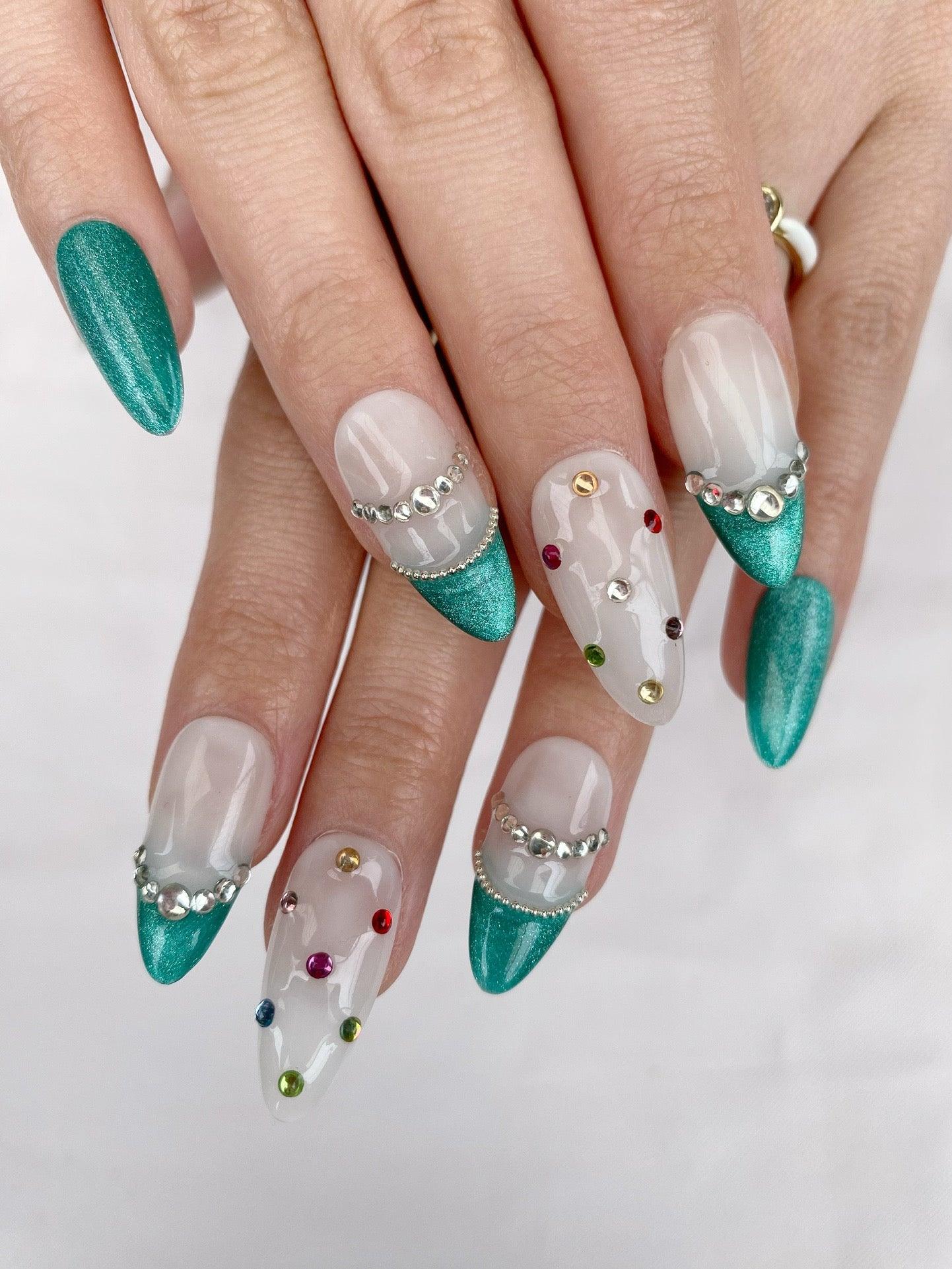 Emerald Charm - GO2NAIL MEDIUM ALMOND PressOnNails