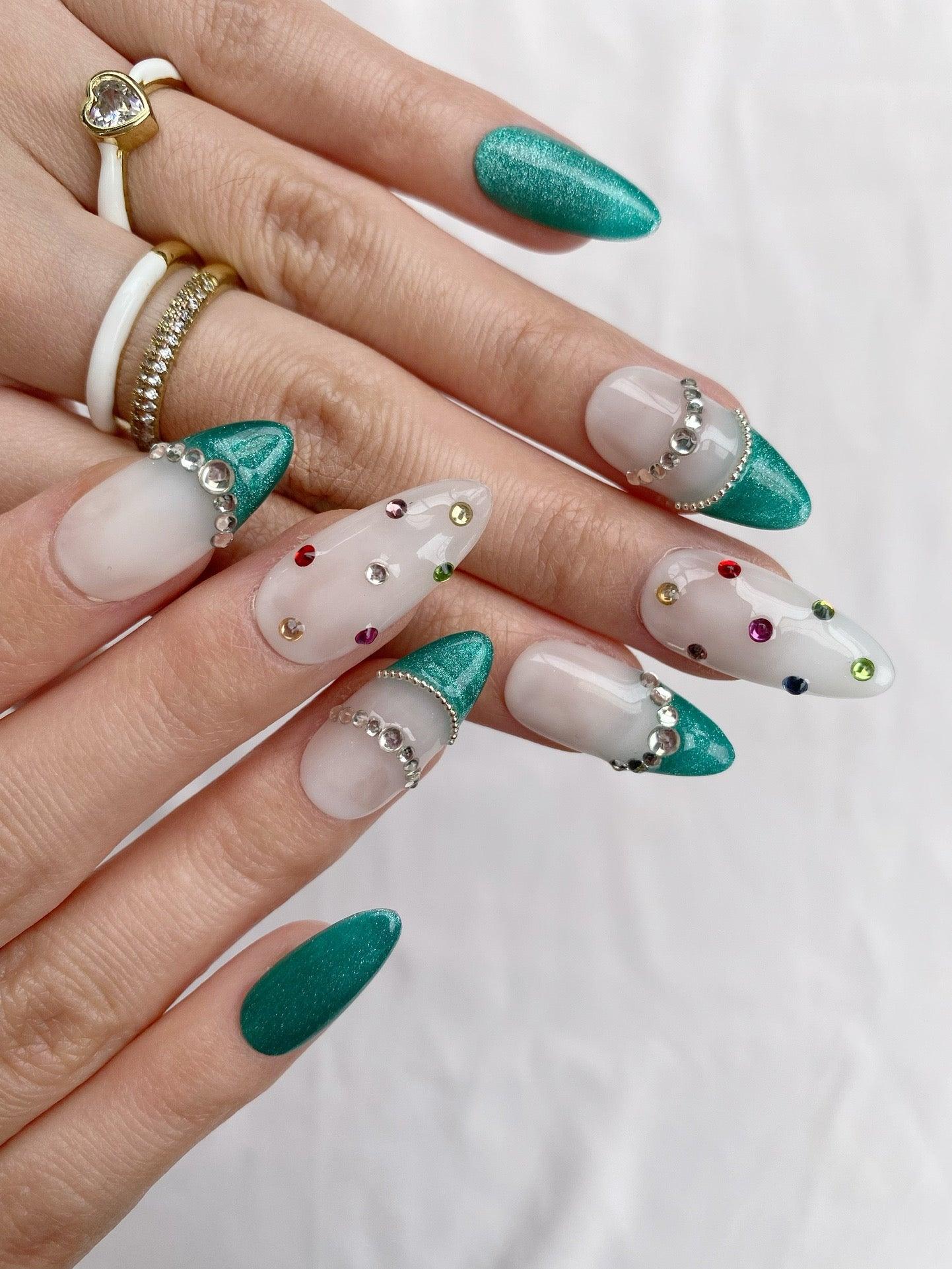 Emerald Charm - GO2NAIL MEDIUM ALMOND PressOnNails