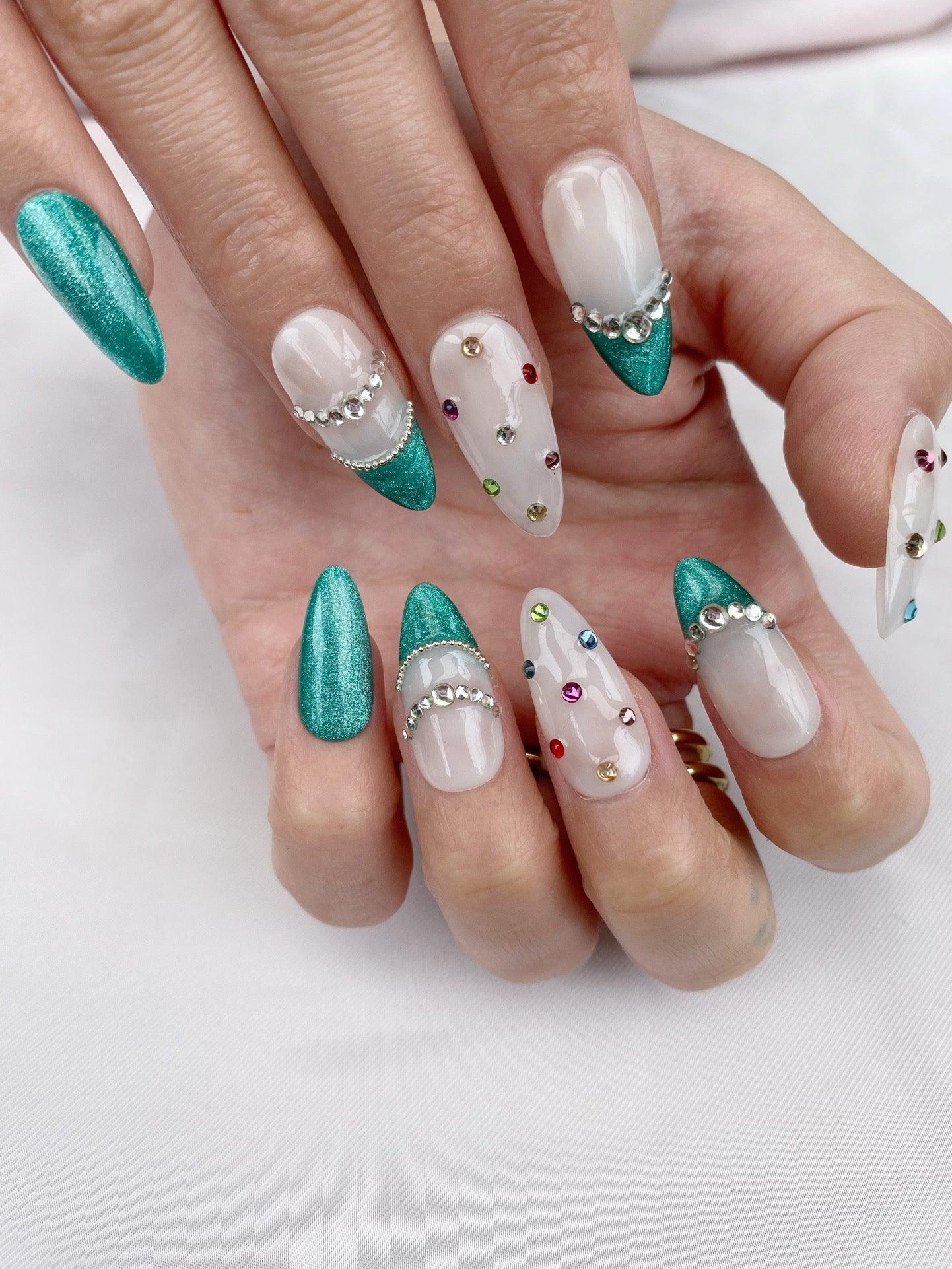 Emerald Charm - GO2NAIL MEDIUM ALMOND PressOnNails