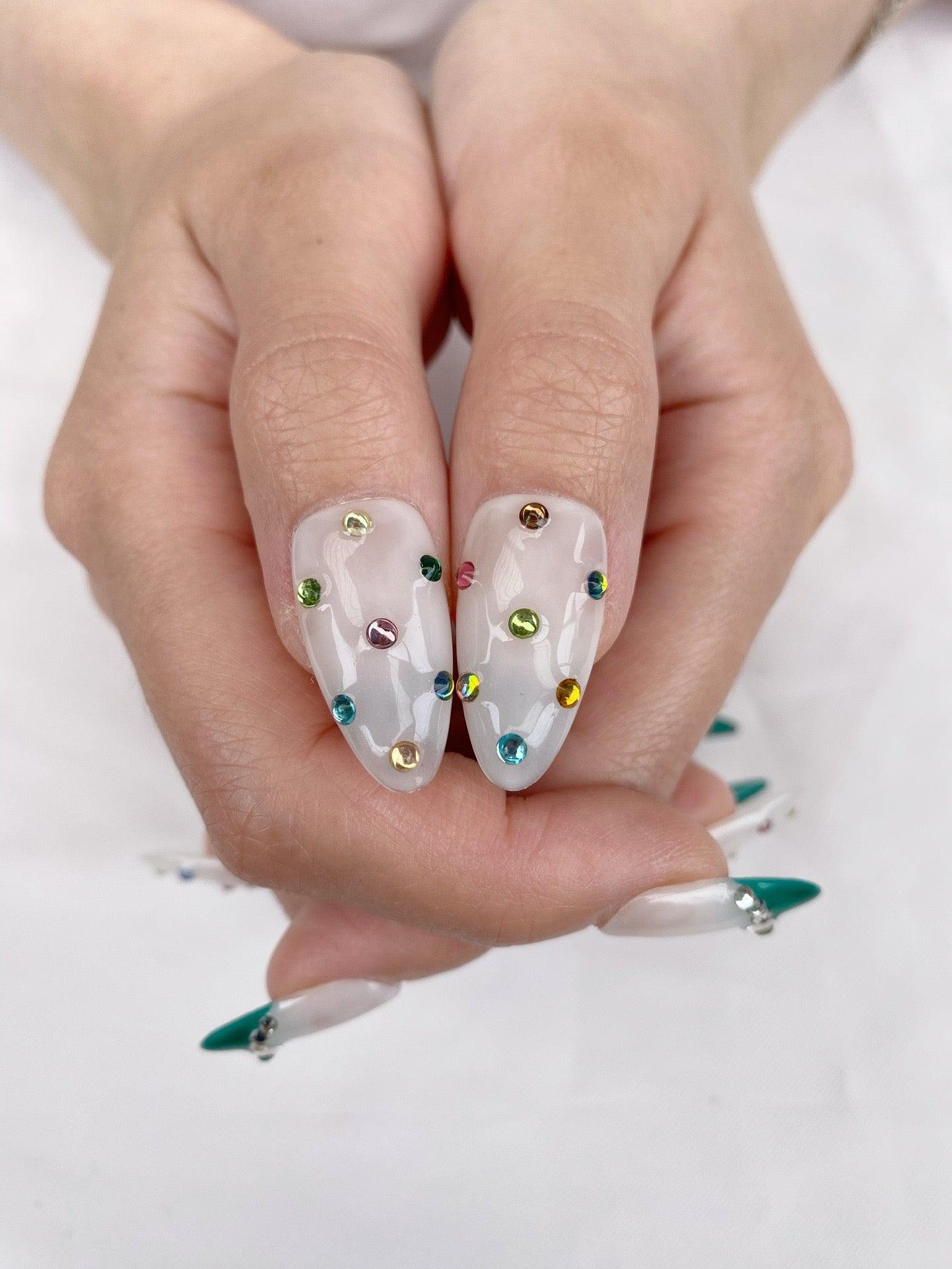 Emerald Charm - GO2NAIL MEDIUM ALMOND PressOnNails