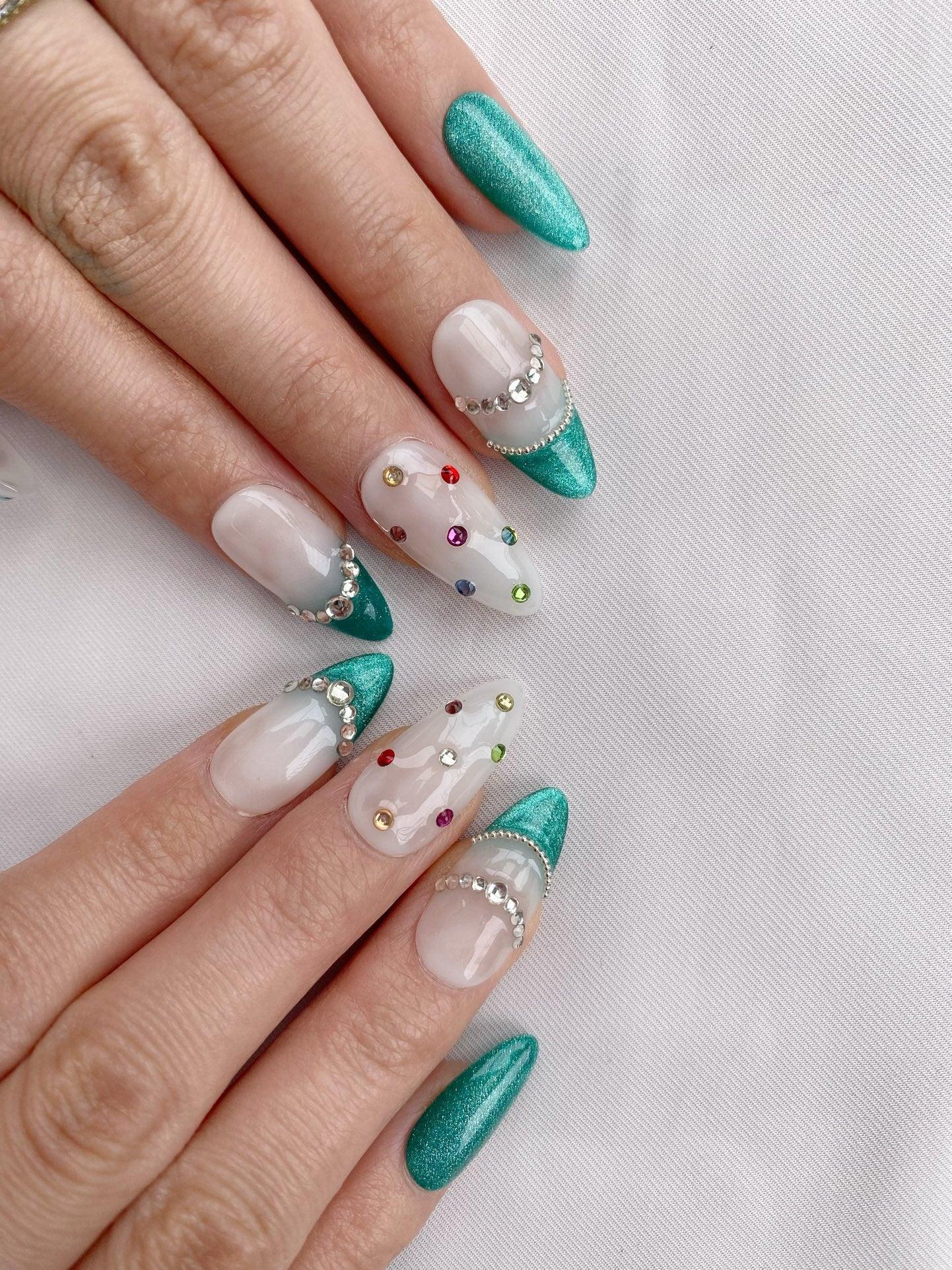 Emerald Charm - GO2NAIL MEDIUM ALMOND PressOnNails