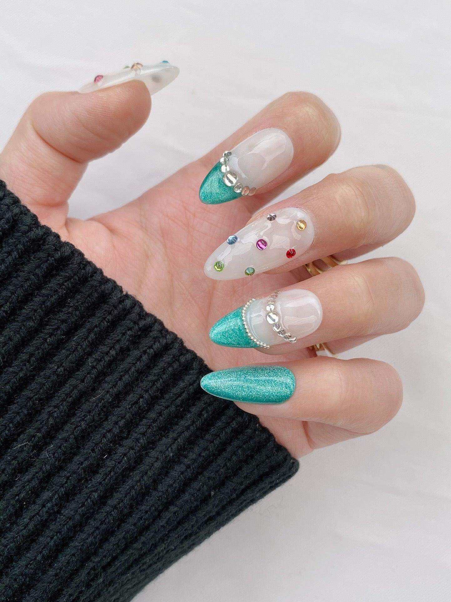 Emerald Charm - GO2NAIL MEDIUM ALMOND PressOnNails