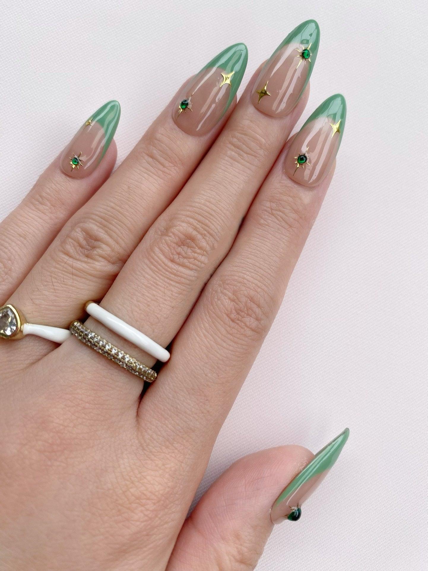 Emerald Stars - GO2NAIL MEDIUM ALMOND PressOnNails