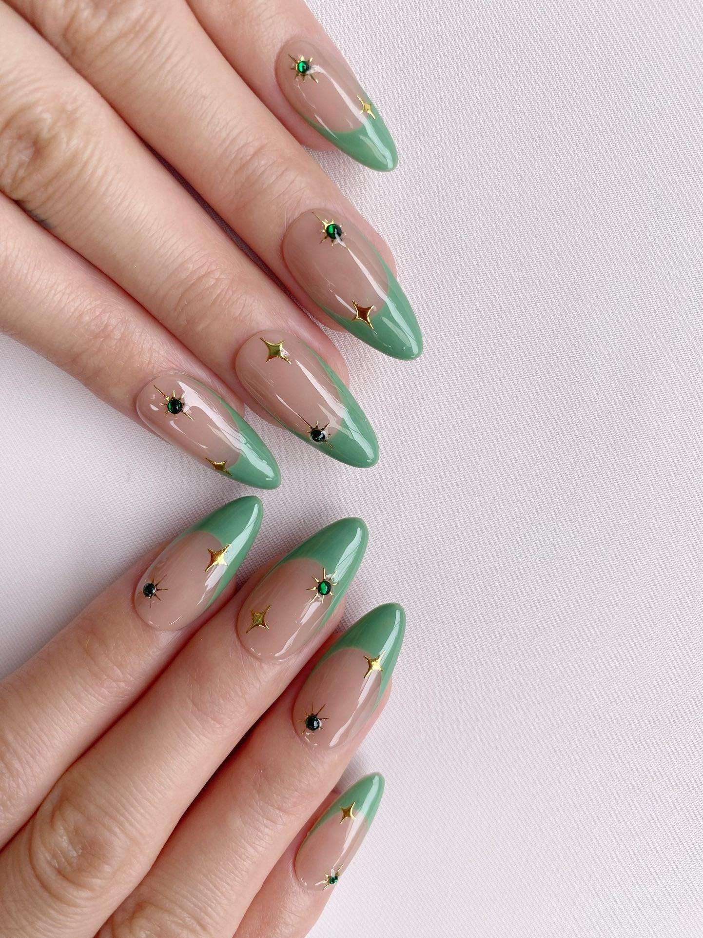 Emerald Stars - GO2NAIL MEDIUM ALMOND PressOnNails