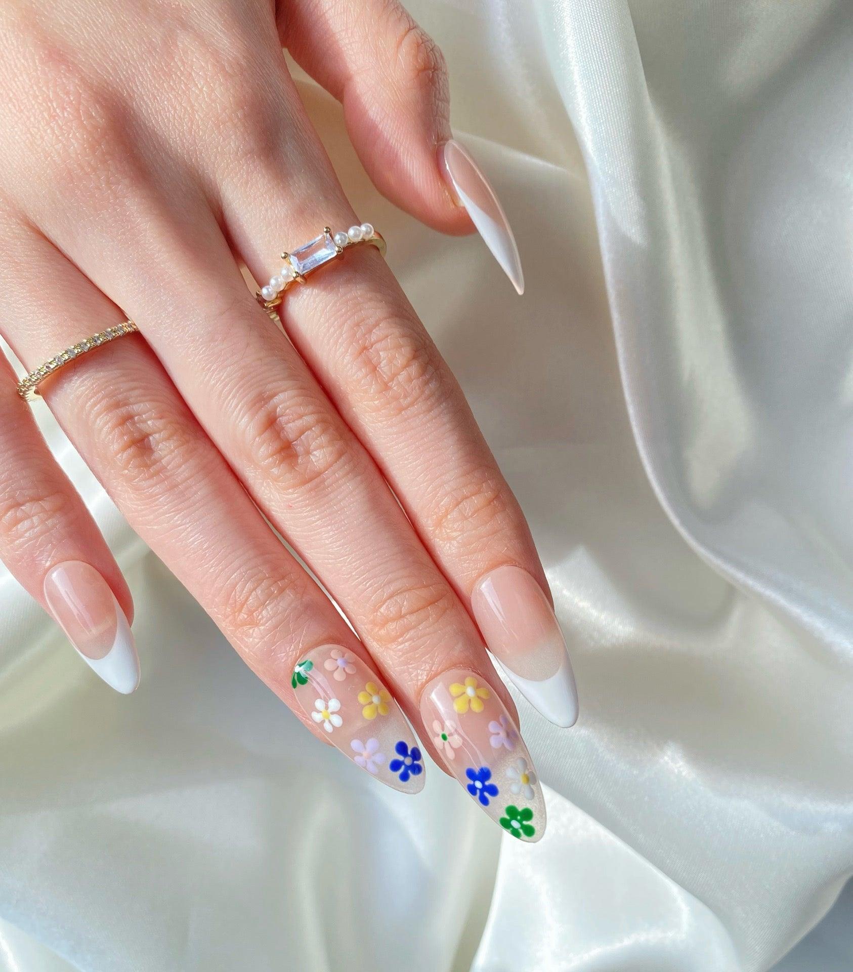 Floral French - GO2NAIL MEDIUM ALMOND PressOnNails