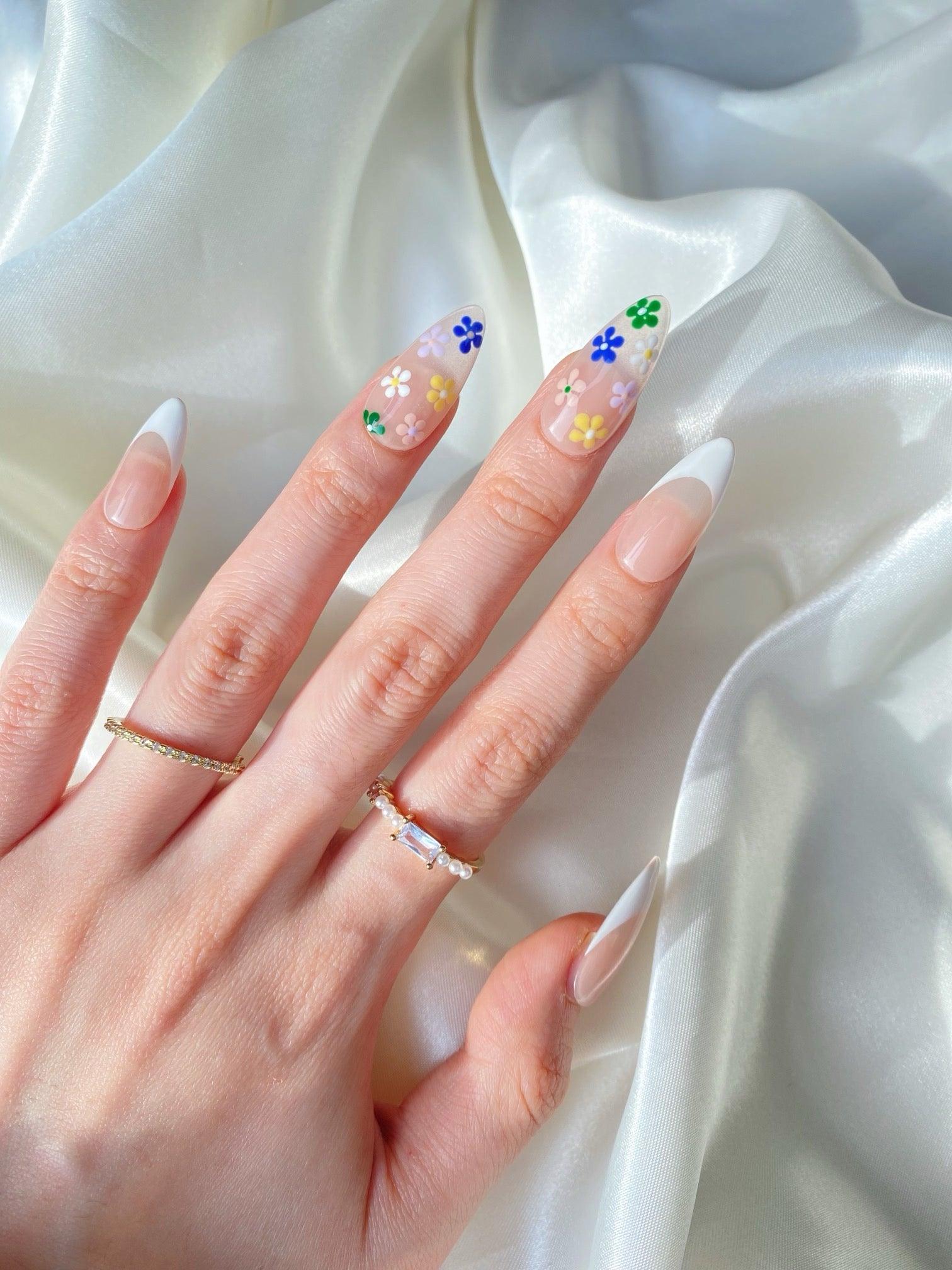 Floral French - GO2NAIL MEDIUM ALMOND PressOnNails