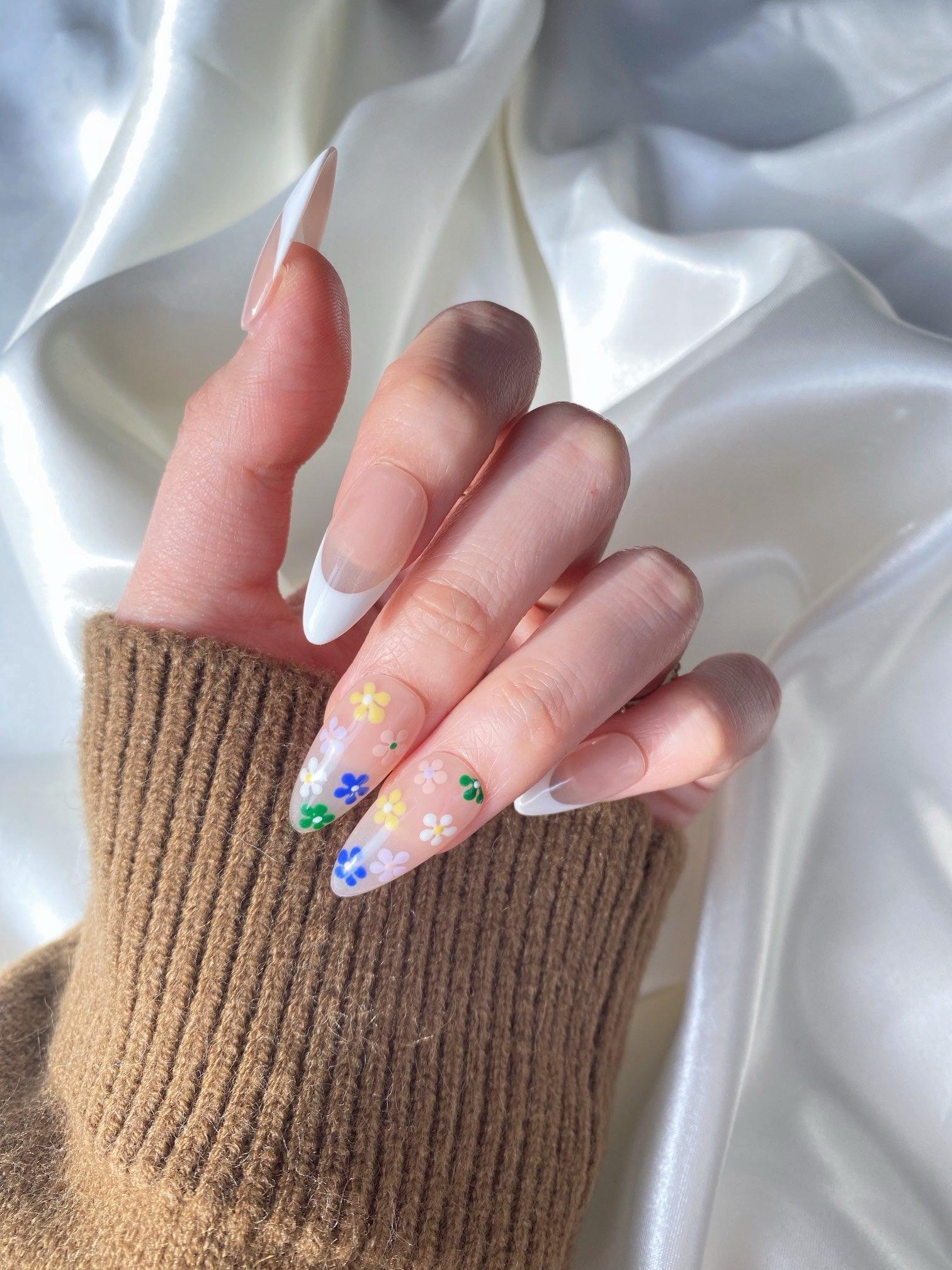 Floral French - GO2NAIL MEDIUM ALMOND PressOnNails