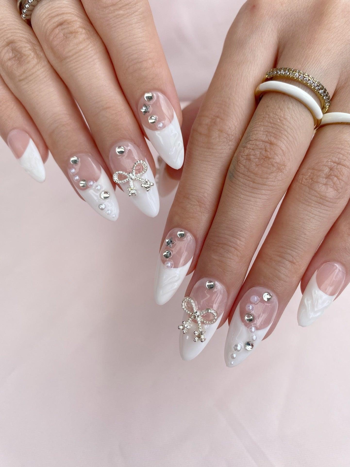 Pearl Bow - GO2NAIL MEDIUM ALMOND PressOnNails