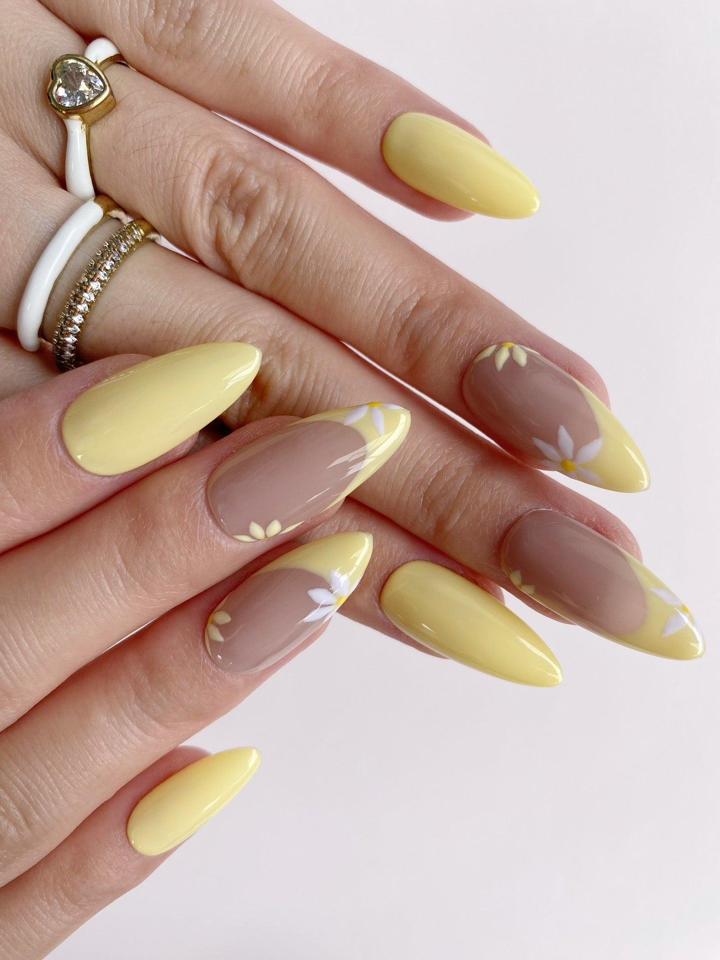 Sunlit Blossom - GO2NAIL MEDIUM ALMOND PressOnNails