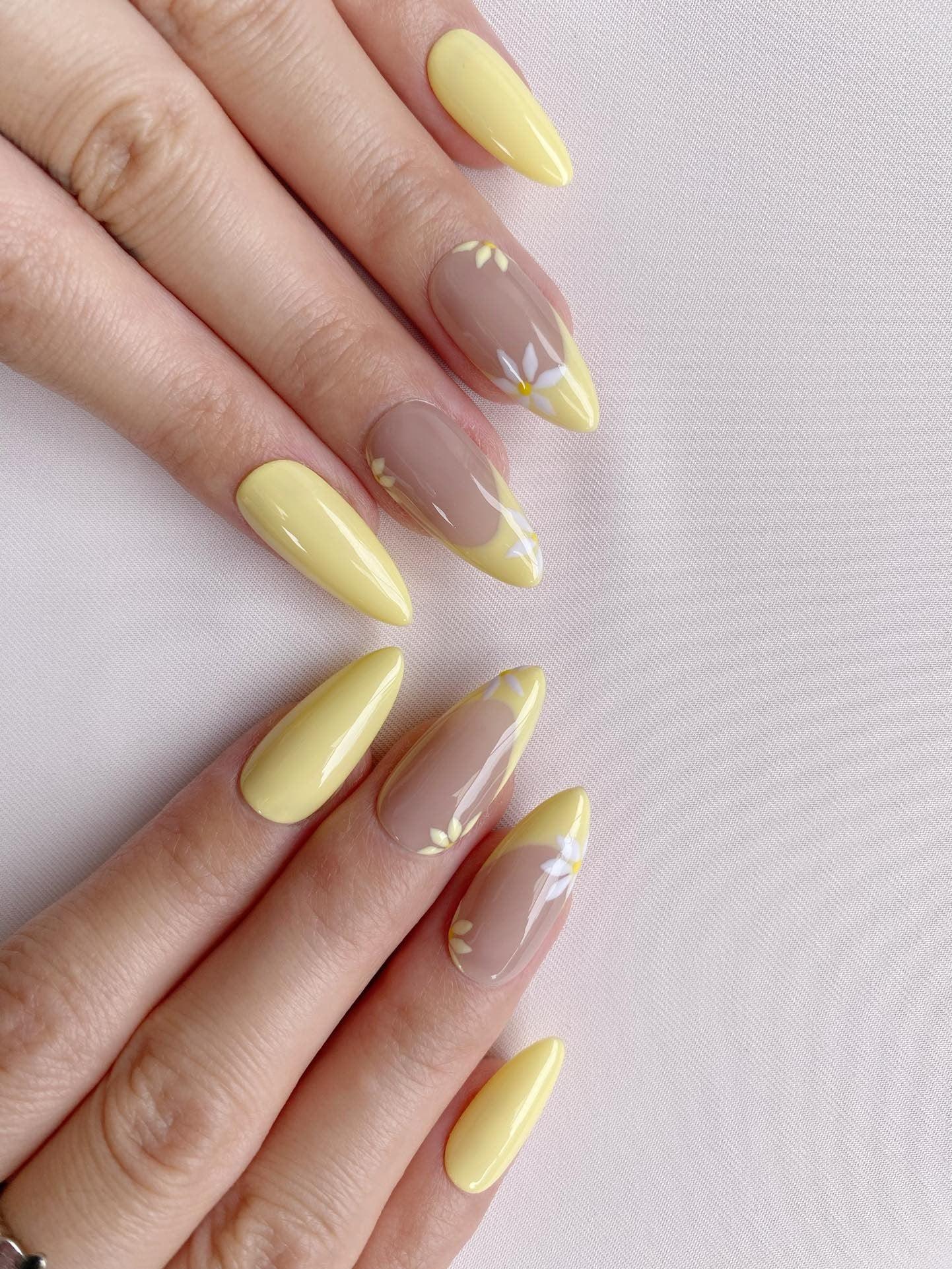 Sunlit Blossom - GO2NAIL MEDIUM ALMOND PressOnNails
