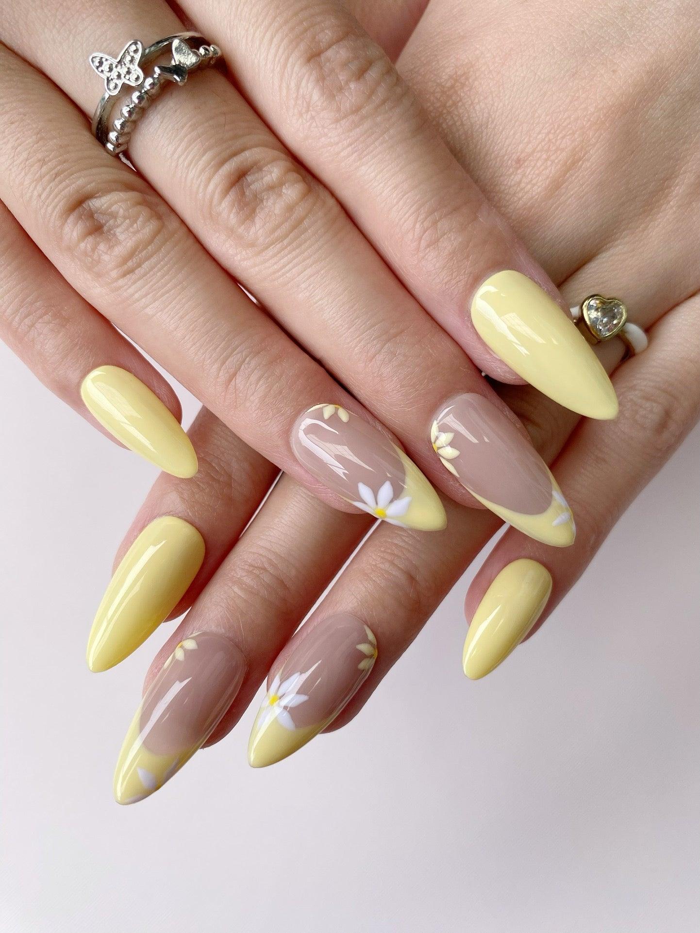 Sunlit Blossom - GO2NAIL MEDIUM ALMOND PressOnNails