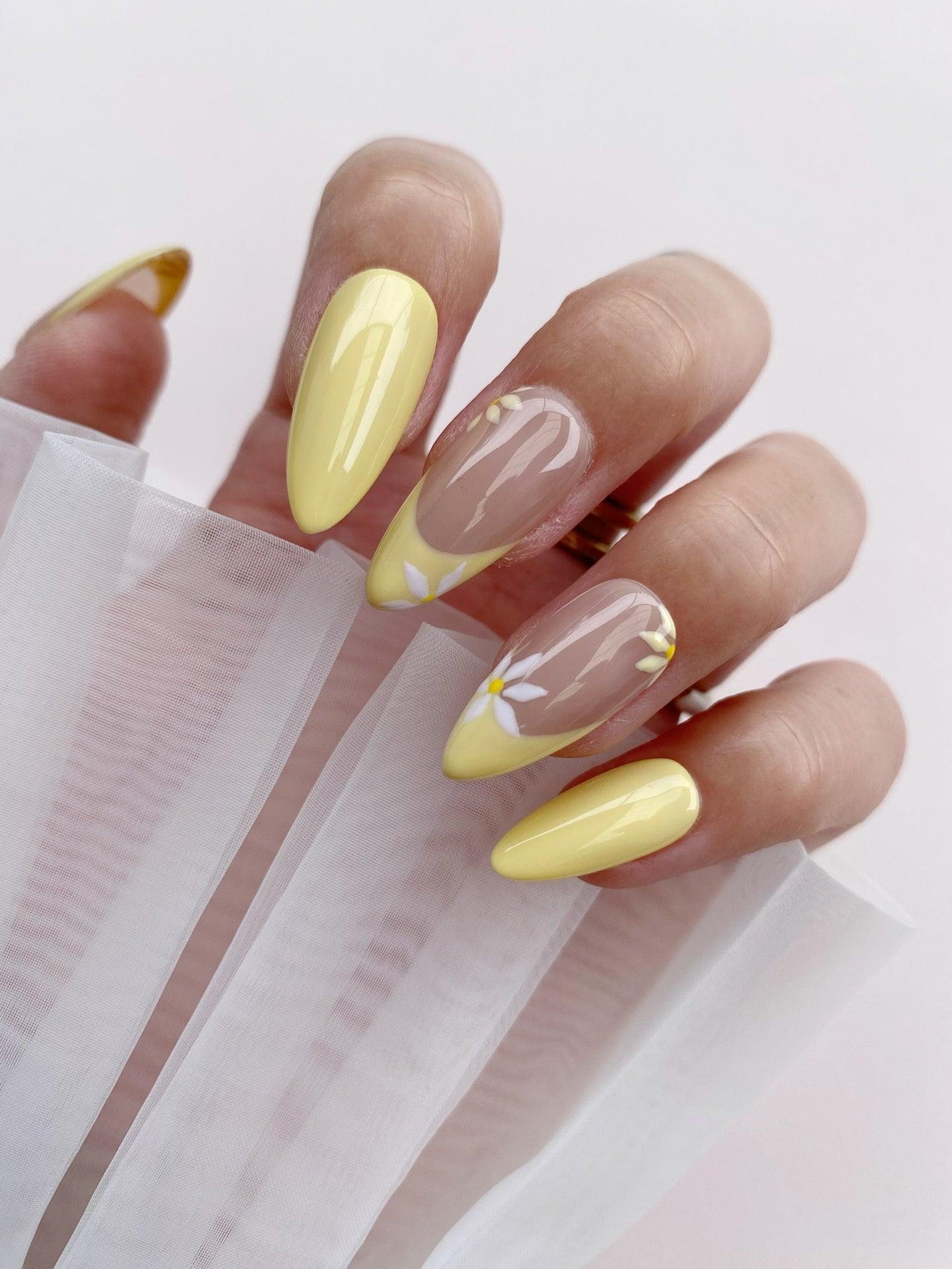 Sunlit Blossom - GO2NAIL MEDIUM ALMOND PressOnNails