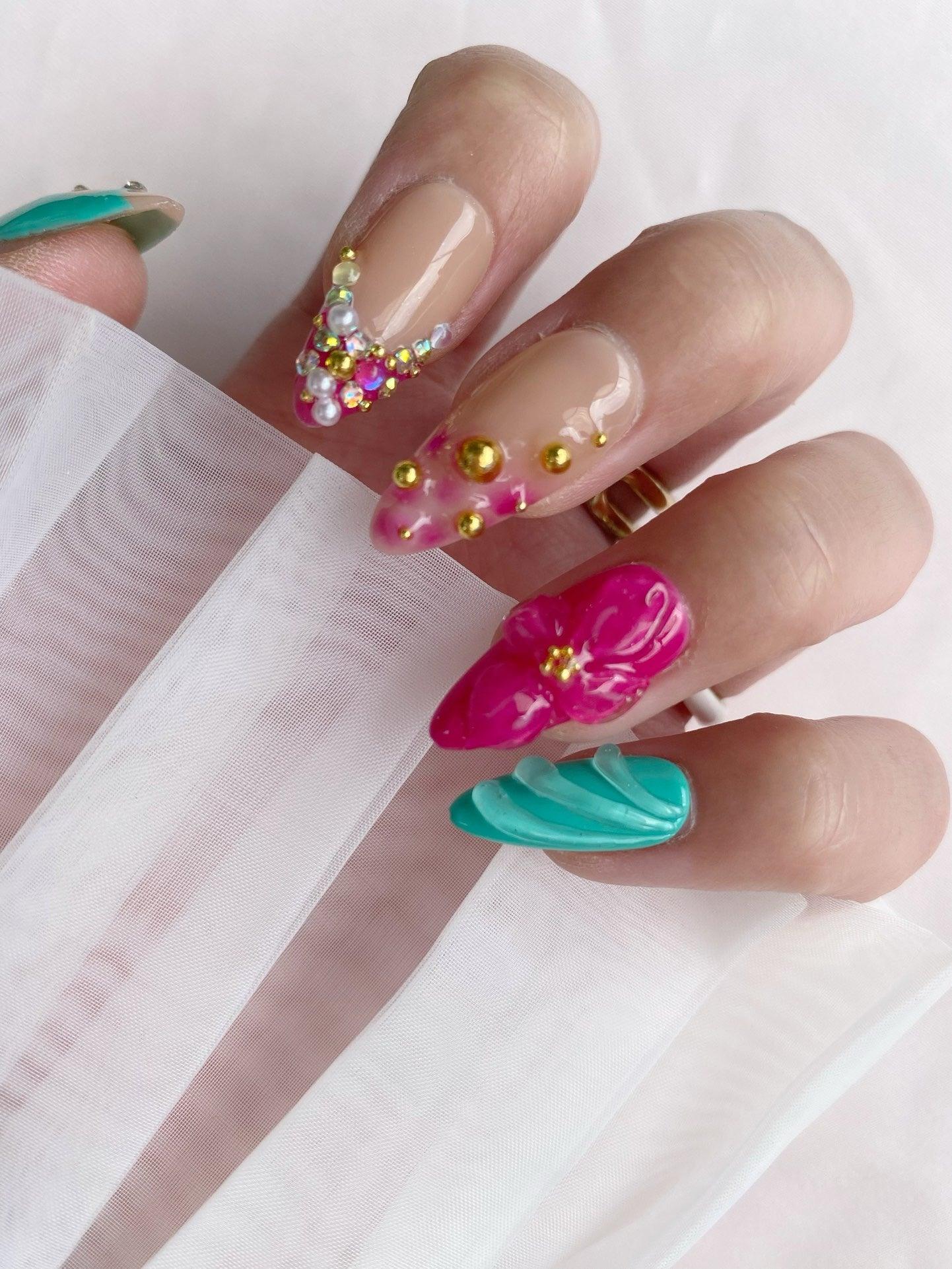 Vivid Bloom - GO2NAIL MEDIUM LONG ALMOND PressOnNails
