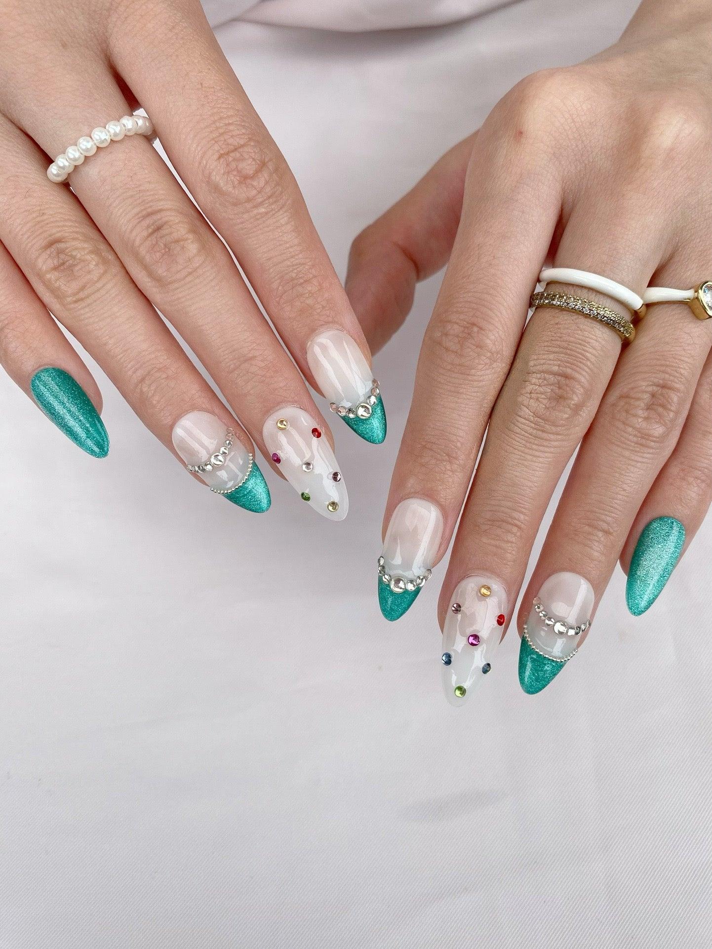 Emerald Charm - GO2NAIL  MEDIUM ALMOND PressOnNails