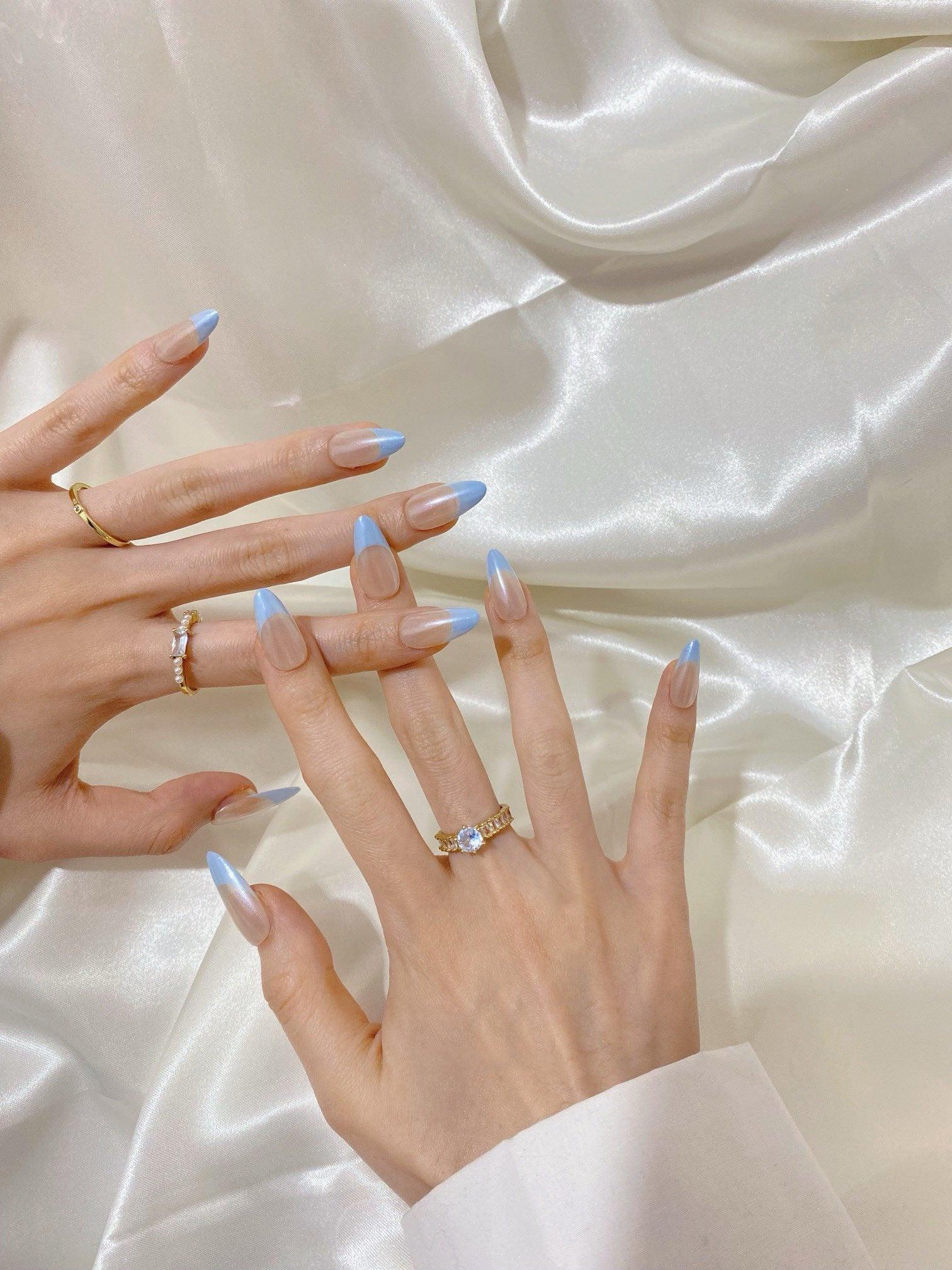 Snow Elegance - GO2NAIL  MEDIUM ALMOND PressOnNails